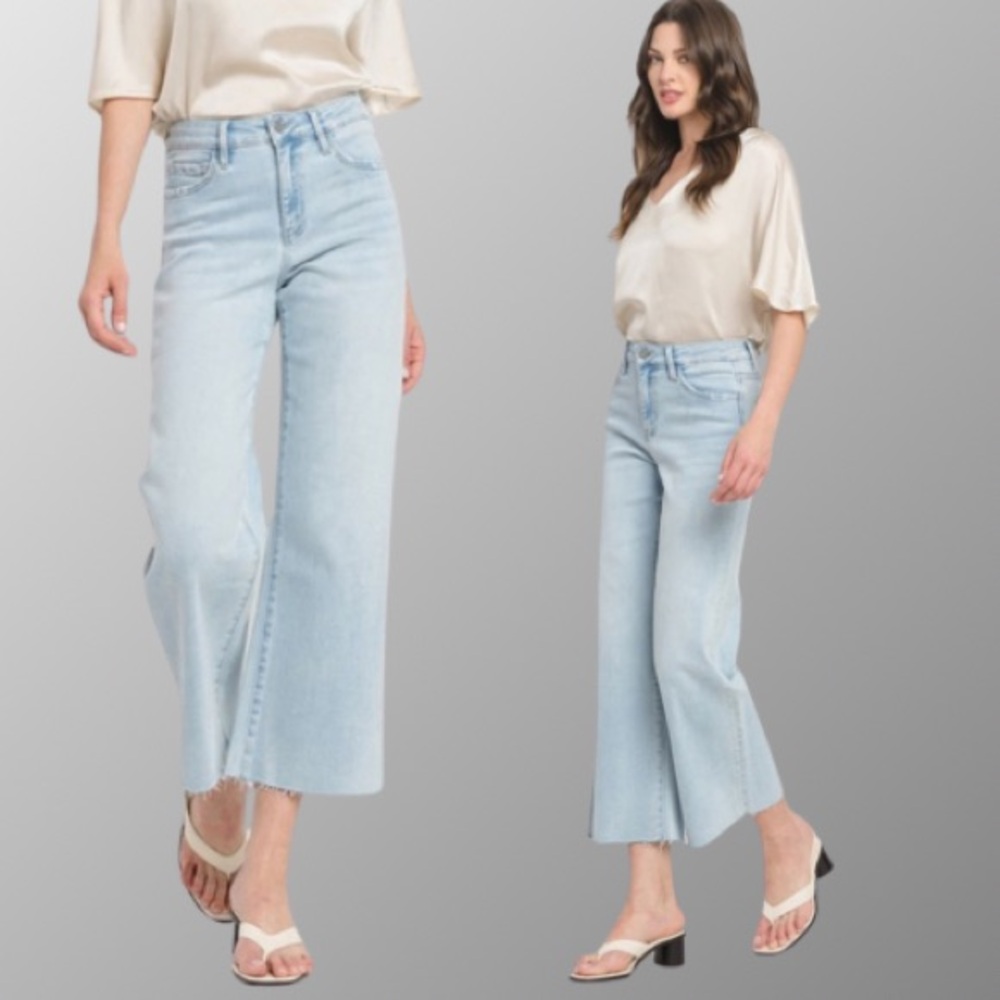 Trending Vervet Olivia Light Wash “Advantages” Wide Leg Cropped Length Jeans